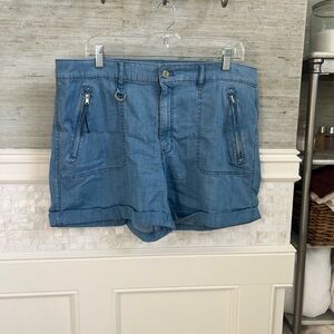 16 WHBM White House black market pret a play blue chambray shorts